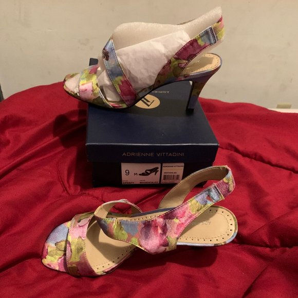 ADRIENNE VITTADINI MAGENTA FLORAL SHOES - Picture 6 of 6